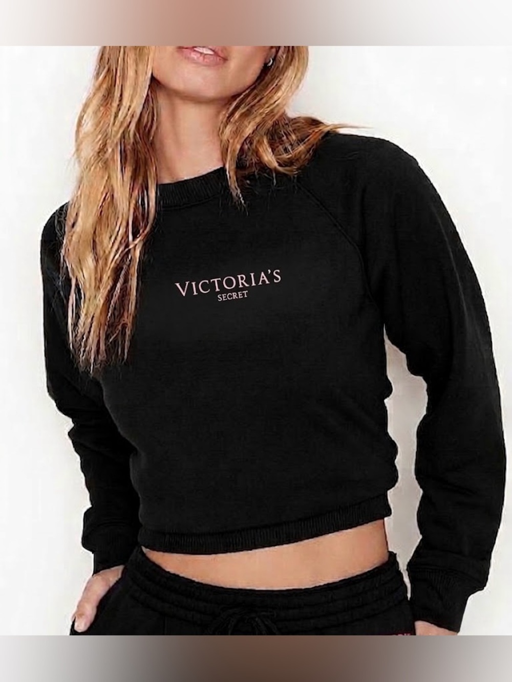 VICTORIA’S SECRET || Cropped Fleece Logo Sweatshirt in Black - SZ Small